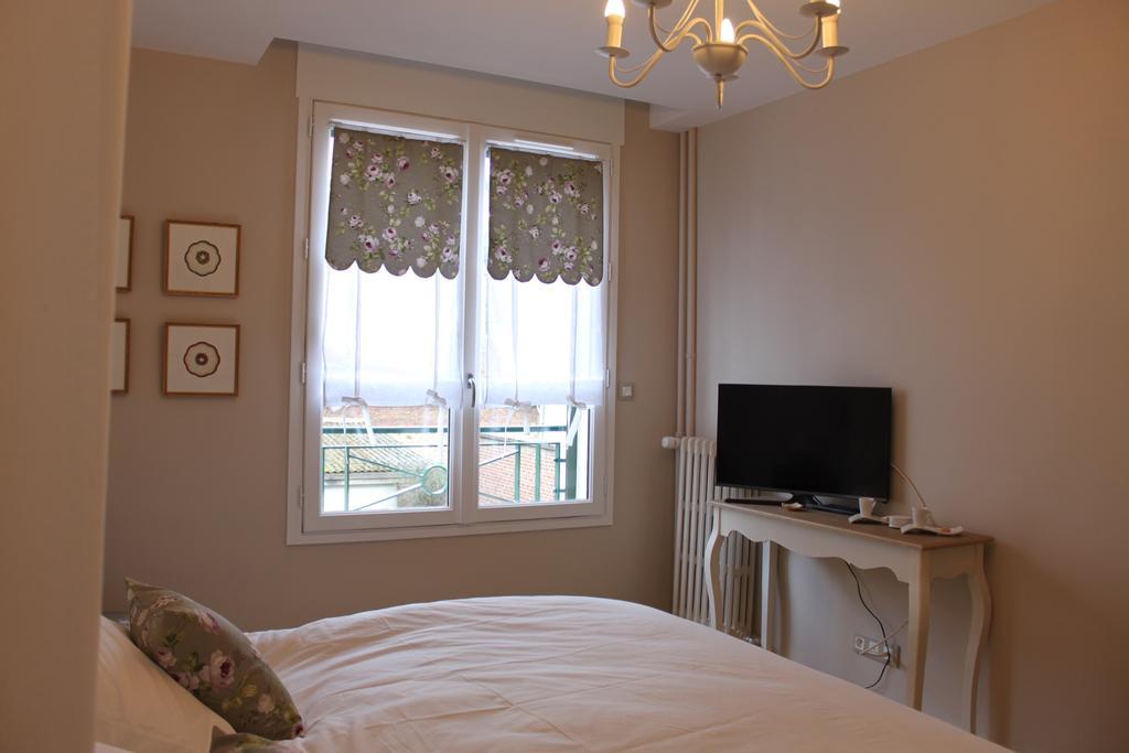 Bed and Breakfast Au Coeur De Beauvais Exterior foto